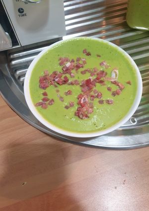 Una foto de Crema de guisantes y espinacas
