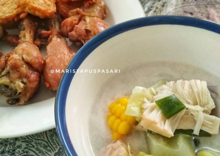 Sayur lodeh dan ayam + tempe goreng