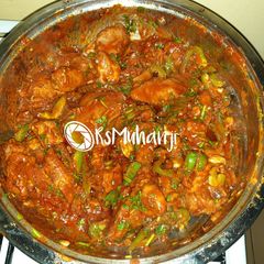 A picture of Spicy chicken in a pan.