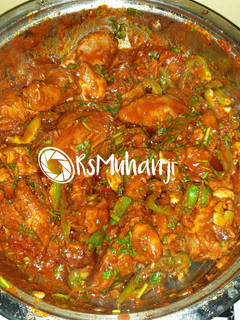 A picture of Spicy chicken in a pan.