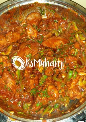 A picture of Spicy chicken in a pan.