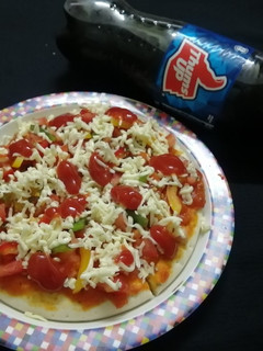 વેજ. પીઝા(Veg. Pizza Recipe in Gujarati) રેસીપી મુખ્ય ફોટો