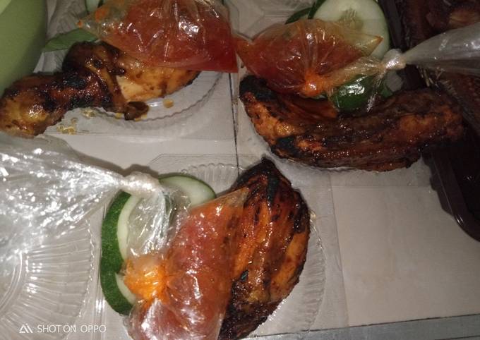 Ayam bakar gurih manis pedes