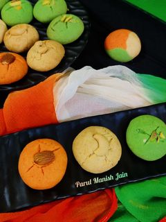 तिरंगा ननखटाई (tiranga nankhatai recipe in Hindi) रेसिपी मुख्य फोटो