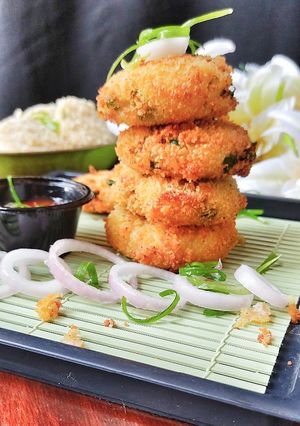 A picture of Crispy chicken potato cutlets.