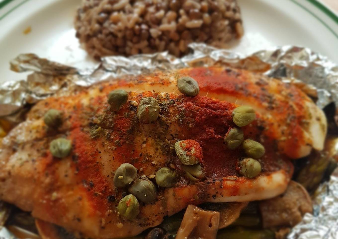 Filete de pescado empapelado con espárragos y champiñones
