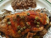 Una foto de filete de pescado con esparragos