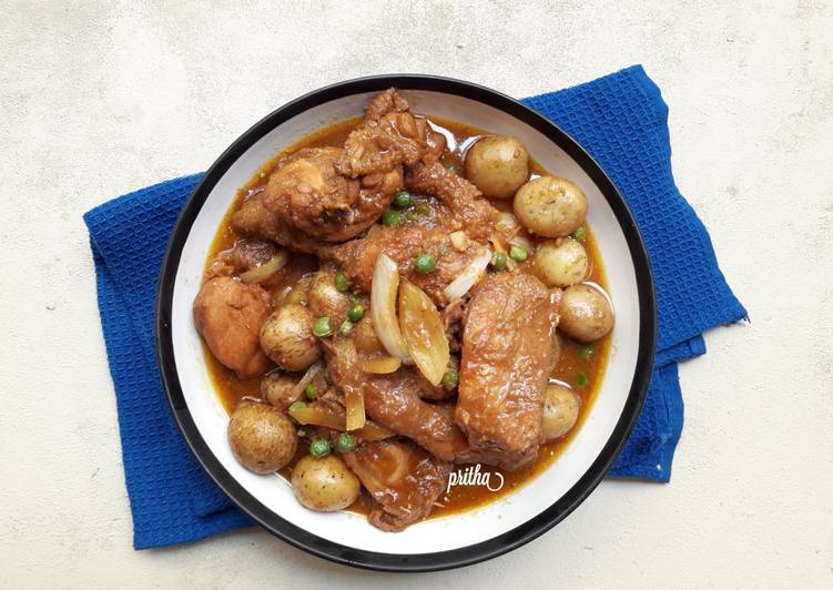 Semur Ayam Kentang Kacang Polong