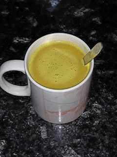 Una foto de Leche amarilla