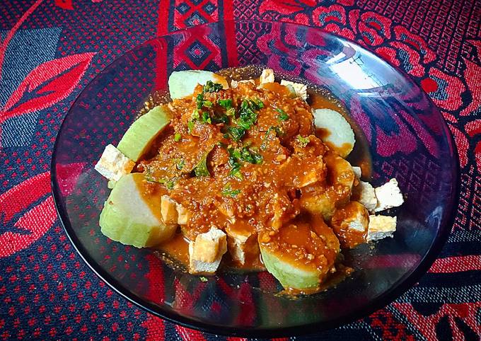 Lontong tahu khas blora