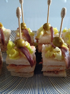 Una foto de Aperitivo de atún y anchoas