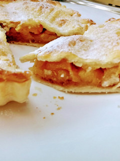Una foto de Tarta de manzana fácil, práctica y económica