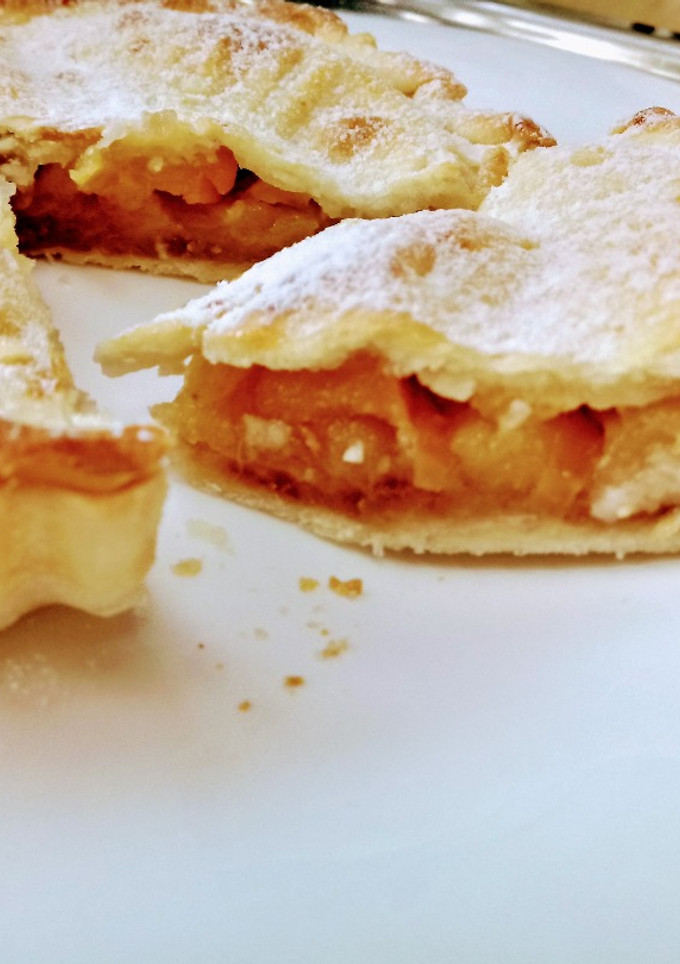 Una foto de Tarta de manzana fácil, práctica y económica