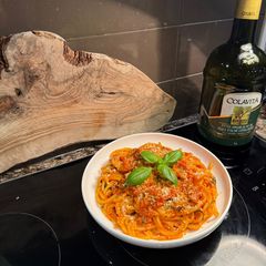 A picture of 1 pot tomato pasta 🍝.