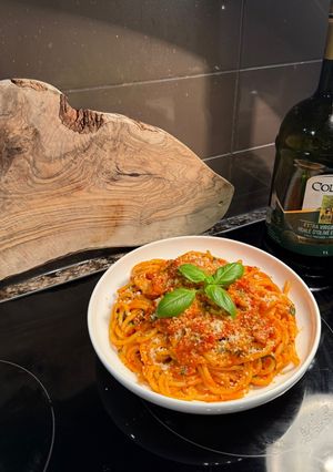 A picture of 1 pot tomato pasta 🍝.