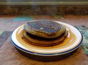 Una foto de pancakes con azúcar mascabo