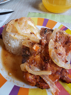 Una foto de Chuletas de cerdo a la cerveza y salsa de tomate