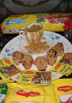 मैगी रोल्स (maggi rolls recipe in Hindi) रेसिपी मुख्य फोटो