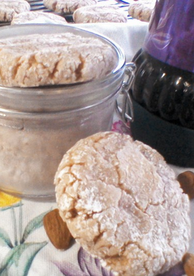 Una foto de Galletas de almendra y licor de grosella