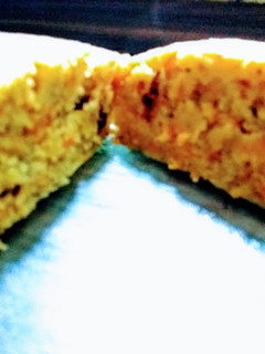 Una foto de Torta de Zanahoria con semillas y arándanos