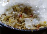 Una foto de arroz con caballa