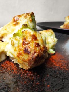 Una foto de Romanesco al ajillo gratinado