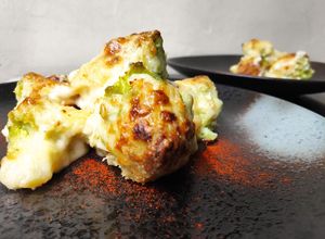 Una foto de Romanesco al ajillo gratinado