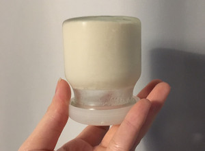 Hình của món Sữa chua úp ngược từ sct cho bé ăn dặm.