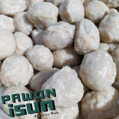 A picture of Bakso Udang + Ayam.