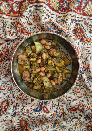 عکسی از دستور خورشت قورمه کرفس(ترکیب قورمه سبزی و کرفس)