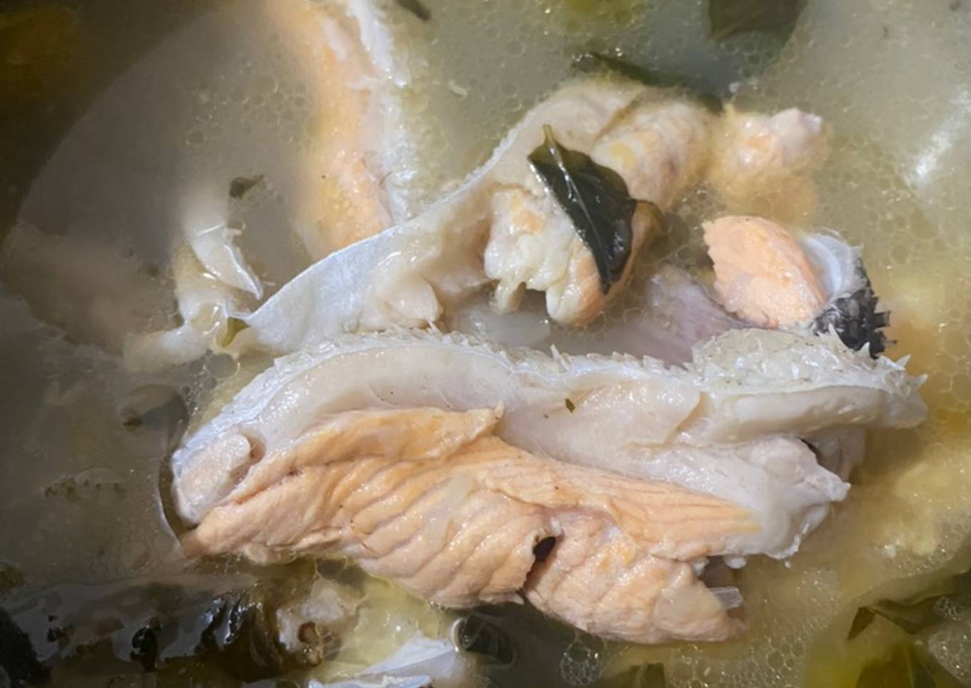 Sup ikan salmon bening pedas asam