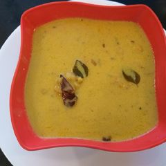 A picture of Pakora kadhi.