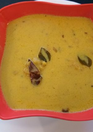 A picture of Pakora kadhi.