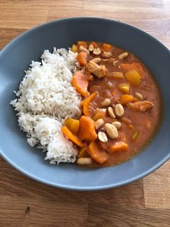 Afrikanischer Erdnusseintopf Mit Hühnchen Und Süßkartoffel Rezepthauptbild