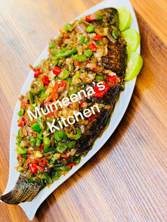 Grilled tilapia fish ainihin hoton girkin