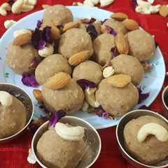 आटा मेवा लड्डू(aata mewa laddu recipe in hindi) রেসিপির প্রধান ছবি