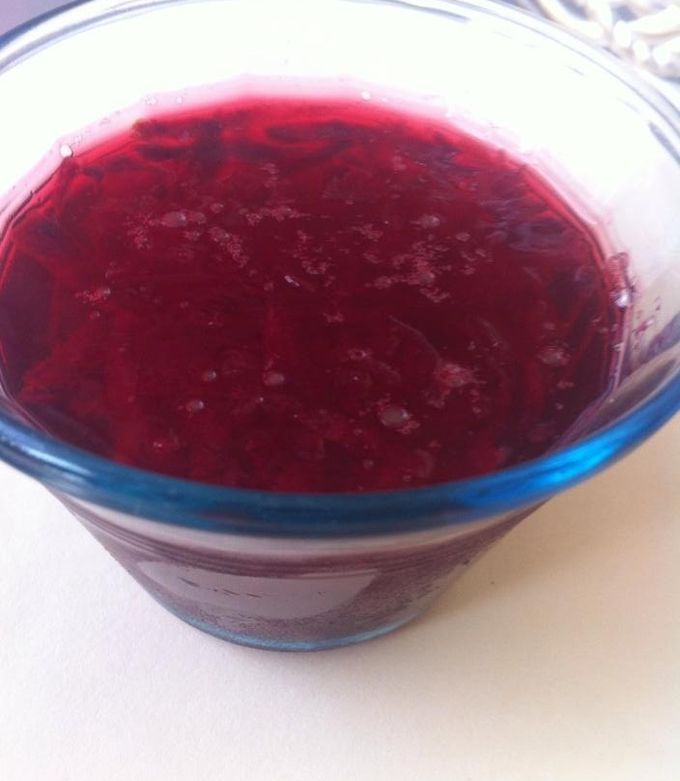 Una foto de Gelatina de betabel