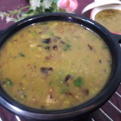 Masoor tdka dal A picture of Masoor tdka dal.