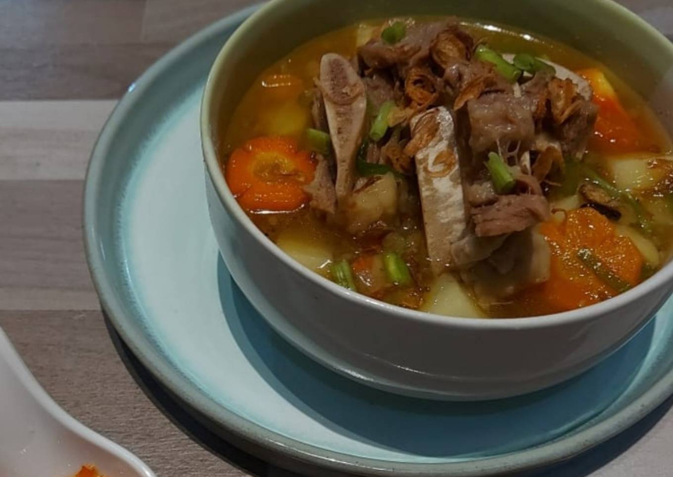 Sop Buntut dan Iga Slowcooker Kuah Bening