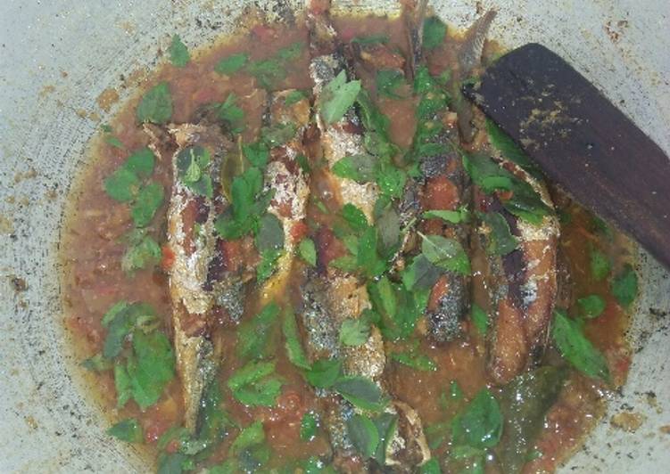 Resep Ikan layang pedas manis tabur kemangi yang Bikin Ngiler