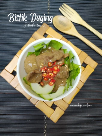 Langkah Mudah untuk Menyiapkan Resep Bistik daging sapi selada timun yang Menggugah Selera