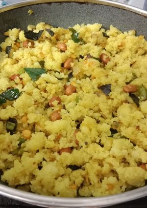 A picture of Upma with left over idli.