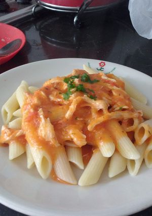 Una foto de Macarron con Pollo