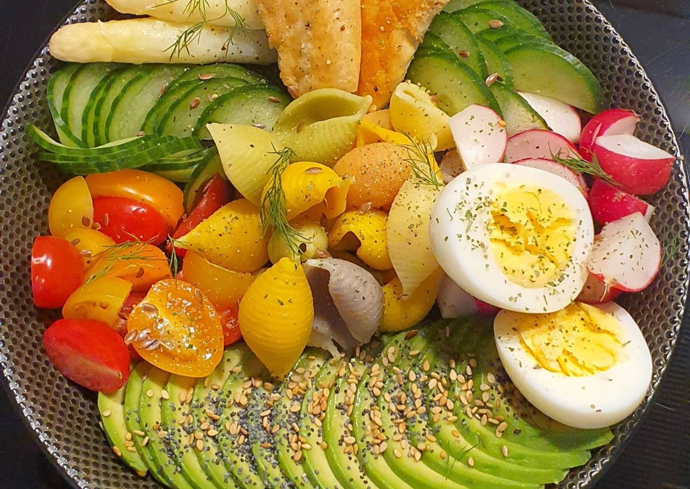 Buddha Bowl aux Pâtes colorées et Poulet