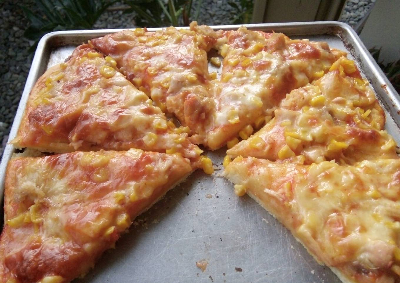 Pizza toping ayam jagung pull moza