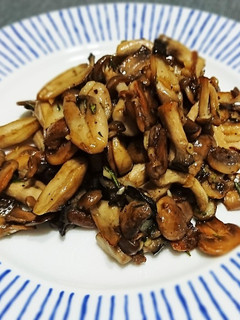 西式炒菇基礎★香蒜蘑菇★ 的食譜成品照片
