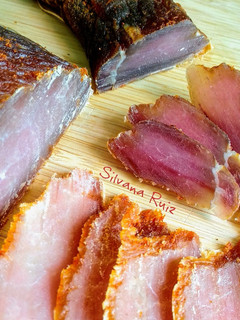 Una foto de 147.🐷Lomo y solomillo curado al ajo, pimentón y sabor Cookpad