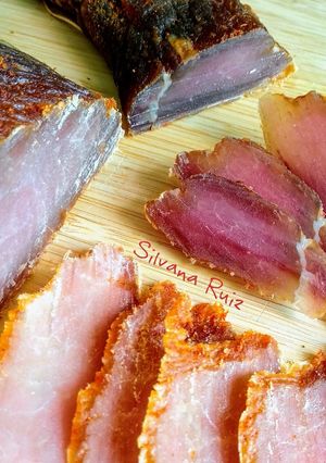 Una foto de 147.🐷Lomo y solomillo curado al ajo, pimentón y sabor Cookpad