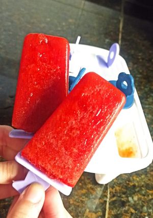 Una foto de Heladito al agua frutales de frutillas