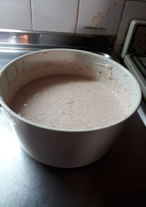 Una foto de Postre helado de frutilla y banana